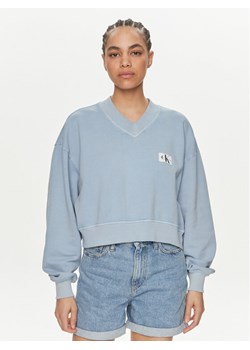 Calvin Klein Jeans Bluza J20J223079 Niebieski Relaxed Fit ze sklepu MODIVO w kategorii Bluzy damskie - zdjęcie 182709220