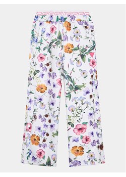 Guess Spodnie materiałowe J3YQ17 KAZQ2 Kolorowy Relaxed Fit ze sklepu MODIVO w kategorii Spodnie dziewczęce - zdjęcie 182709411