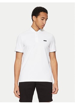 Calvin Klein Polo K10K114139 Biały Regular Fit ze sklepu MODIVO w kategorii T-shirty męskie - zdjęcie 182709434