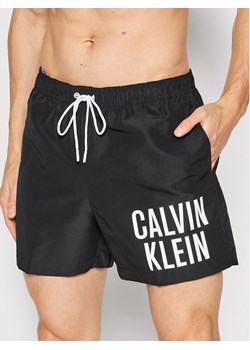 Calvin Klein Swimwear Szorty kąpielowe Medium KM0KM00739 Czarny Regular Fit ze sklepu MODIVO w kategorii Kąpielówki - zdjęcie 182709693