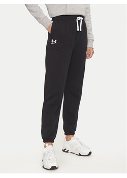 Under Armour Spodnie dresowe Ua Rival 1382735 Czarny Loose Fit ze sklepu MODIVO w kategorii Spodnie damskie - zdjęcie 182710143