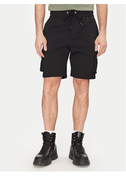 Moose Knuckles Szorty sportowe Hartsfield M14MR794 Czarny Regular Fit ze sklepu MODIVO w kategorii Spodenki męskie - zdjęcie 182710374