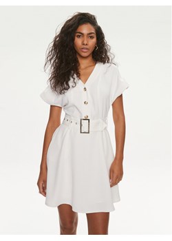 Marciano Guess Sukienka codzienna 4GGK22 7068A Biały Regular Fit ze sklepu MODIVO w kategorii Sukienki - zdjęcie 182710381
