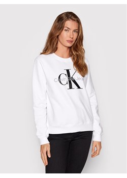 Calvin Klein Jeans Bluza J20J219140 Biały Regular Fit ze sklepu MODIVO w kategorii Bluzy damskie - zdjęcie 182711012