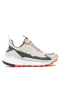 adidas Trekkingi Terrex Free Hiker 2.0 Low GORE-TEX Hiking Shoes IG3202 Beżowy ze sklepu MODIVO w kategorii Buty trekkingowe damskie - zdjęcie 182711274