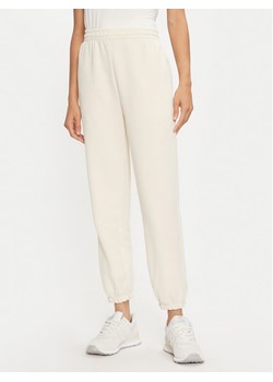 ViCOLO Spodnie dresowe TS0553 Écru Regular Fit - id: 0000304902529 - marki Vicolo - 182711664 ViCOLO Spodnie dresowe TS0553 Écru Regular Fit ze sklepu MODIVO w kategorii Spodnie damskie - zdjęcie 182711664