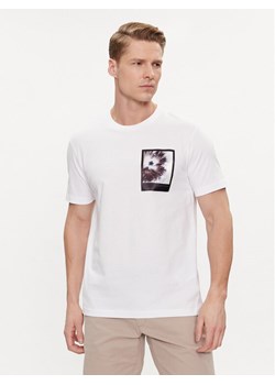 Calvin Klein T-Shirt Framed Flower Graphic K10K112492 Biały Regular Fit ze sklepu MODIVO w kategorii T-shirty męskie - zdjęcie 182711844