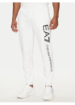 EA7 Emporio Armani Spodnie dresowe 7M000571 AF13512 M0003 Biały Regular Fit ze sklepu MODIVO w kategorii Spodnie męskie - zdjęcie 182712000
