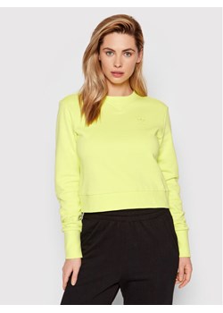 adidas Bluza Cropped HE6922 Żółty Regular Fit ze sklepu MODIVO w kategorii Bluzy damskie - zdjęcie 182712340