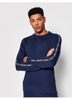 Tommy Hilfiger Bluza Track UM0UM00705 Granatowy Regular Fit ze sklepu MODIVO w kategorii Bluzy męskie - zdjęcie 182712643
