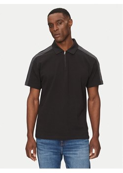 Calvin Klein Jeans Polo Logo Tape J30J327240 Czarny Regular Fit ze sklepu MODIVO w kategorii T-shirty męskie - zdjęcie 182712693