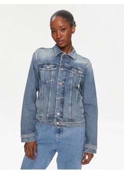 Tommy Jeans Kurtka jeansowa DW0DW16994 Niebieski Regular Fit ze sklepu MODIVO w kategorii Kurtki damskie - zdjęcie 182712844