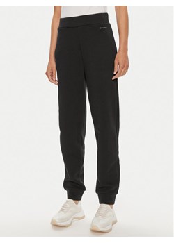 Calvin Klein Spodnie dresowe Nano Logo K20K207214 Czarny Relaxed Fit ze sklepu MODIVO w kategorii Spodnie damskie - zdjęcie 182713344