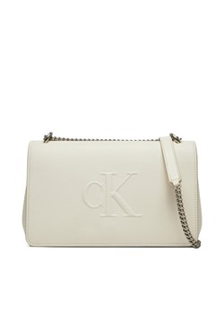 Calvin Klein Jeans Torebka Sculpted Ew K60K612727 Écru ze sklepu MODIVO w kategorii Kopertówki - zdjęcie 182714132
