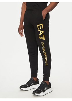 EA7 Emporio Armani Spodnie dresowe 7M000571 AF13512 MC004 Czarny Regular Fit ze sklepu MODIVO w kategorii Spodnie męskie - zdjęcie 182714191