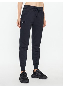 Under Armour Spodnie dresowe Ua Rival Fleece Jogger 1379438 Czarny Loose Fit ze sklepu MODIVO w kategorii Spodnie damskie - zdjęcie 182714491