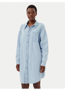 Calvin Klein Jeans Sukienka jeansowa J20J225172 Niebieski Relaxed Fit ze sklepu MODIVO w kategorii Sukienki - zdjęcie 182715133