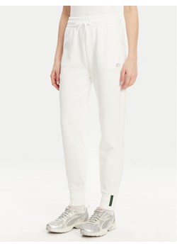 Lacoste Spodnie dresowe XF0343 Biały Regular Fit ze sklepu MODIVO w kategorii Spodnie damskie - zdjęcie 182715172