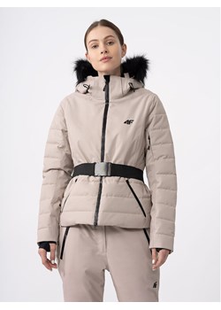 4F Kurtka narciarska 4FAW23TTJAF337 Beżowy Slim Fit ze sklepu MODIVO w kategorii Kurtki damskie - zdjęcie 182715281