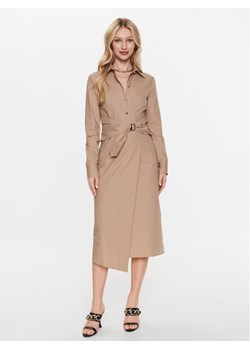 Patrizia Pepe Sukienka koszulowa 8A1090/A4XB-B752 Beżowy Regular Fit ze sklepu MODIVO w kategorii Sukienki - zdjęcie 182715362
