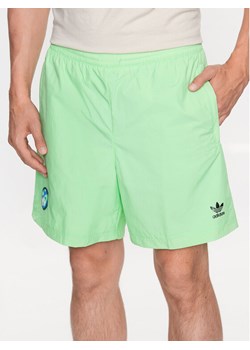 adidas Szorty sportowe Happy Earth HI2964 Zielony Regular Fit ze sklepu MODIVO w kategorii Spodenki męskie - zdjęcie 182715712