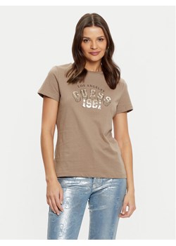 Guess T-Shirt V5RI06 I3Z14 Brązowy Regular Fit ze sklepu MODIVO w kategorii Bluzki damskie - zdjęcie 182716240