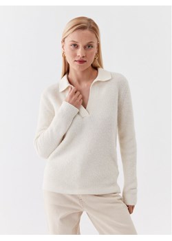 Calvin Klein Sweter K20K205837 Écru Regular Fit ze sklepu MODIVO w kategorii Swetry damskie - zdjęcie 182716360