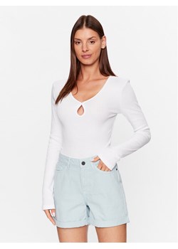 Noisy May Bluzka Maya 27026248 Biały Slim Fit ze sklepu MODIVO w kategorii Bluzki damskie - zdjęcie 182716570