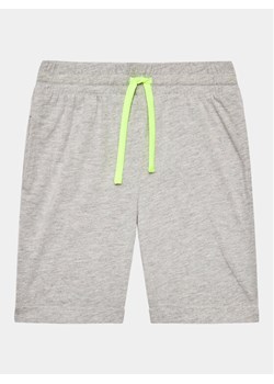 United Colors Of Benetton Szorty materiałowe 3096G9016 Szary Regular Fit ze sklepu MODIVO w kategorii Spodenki chłopięce - zdjęcie 182716704