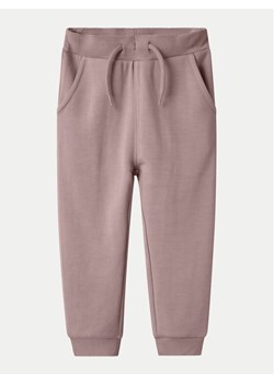 NAME IT Spodnie dresowe 13238733 Fioletowy Regular Fit ze sklepu MODIVO w kategorii Spodnie dziewczęce - zdjęcie 182716970