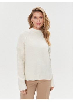 Boss Sweter Foltin 50501575 Écru Relaxed Fit ze sklepu MODIVO w kategorii Swetry damskie - zdjęcie 182717031