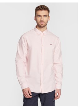 Tommy Jeans Koszula Classic Oxford DM0DM15408 Różowy Classic Fit ze sklepu MODIVO w kategorii Koszule męskie - zdjęcie 182718633