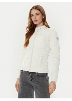 Guess Kurtka puchowa W5RL00 WGV30 Écru Regular Fit ze sklepu MODIVO w kategorii Kurtki damskie - zdjęcie 182718744