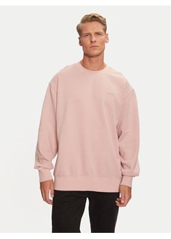 Levi's® Bluza Authentic A9244-0018 Różowy Relaxed Fit ze sklepu MODIVO w kategorii Bluzy męskie - zdjęcie 182718863