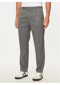 Sisley Spodnie materiałowe 470USF04N Szary Slim Fit ze sklepu MODIVO w kategorii Spodnie męskie - zdjęcie 182720001