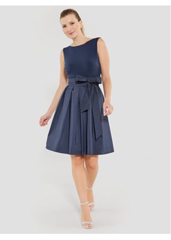 Swing Sukienka koktajlowa 77760810 Granatowy Regular Fit ze sklepu MODIVO w kategorii Sukienki - zdjęcie 182720980