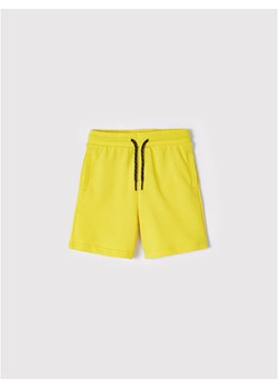 Mayoral Szorty sportowe 611 Żółty Regular Fit ze sklepu MODIVO w kategorii Spodenki chłopięce - zdjęcie 182720992