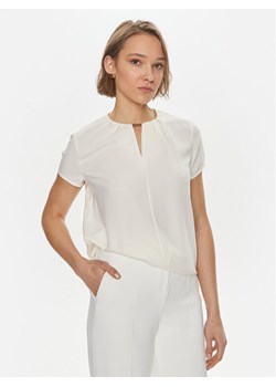 Calvin Klein Bluzka K20K207062 Biały Regular Fit ze sklepu MODIVO w kategorii Bluzki damskie - zdjęcie 182721031