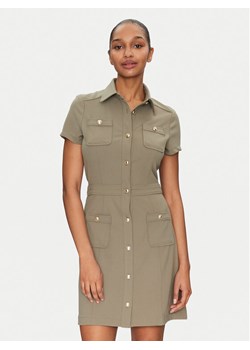 Guess Sukienka koszulowa W5GK70 KCBO2 Khaki Regular Fit ze sklepu MODIVO w kategorii Sukienki - zdjęcie 182721281