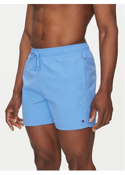 Tommy Hilfiger Szorty kąpielowe UM0UM03477 Niebieski Regular Fit ze sklepu MODIVO w kategorii Kąpielówki - zdjęcie 182721493