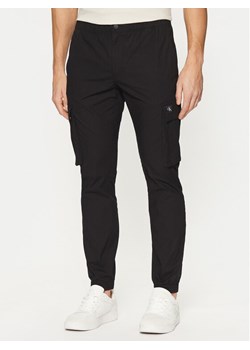 Calvin Klein Jeans Joggery J30J327614 Czarny Skinny Fit ze sklepu MODIVO w kategorii Spodnie męskie - zdjęcie 182721793