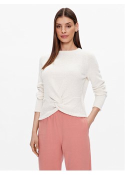 Mustang Sweter Carla 1013602 Écru Regular Fit ze sklepu MODIVO w kategorii Swetry damskie - zdjęcie 182722122