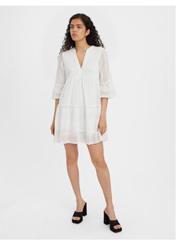 Vero Moda Sukienka letnia Honey 10275875 Biały Relaxed Fit ze sklepu MODIVO w kategorii Sukienki - zdjęcie 182722583