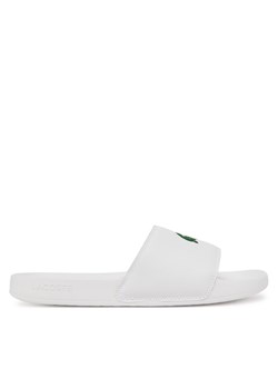 Lacoste Klapki Serve Sliders 7-49CMA0041 Biały ze sklepu MODIVO w kategorii Klapki męskie - zdjęcie 182722941
