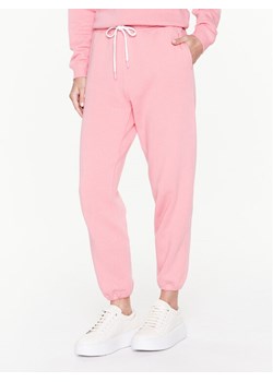 Polo Ralph Lauren Spodnie dresowe 211891560008 Różowy Regular Fit ze sklepu MODIVO w kategorii Spodnie damskie - zdjęcie 182723423