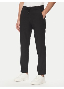 BOSS Spodnie materiałowe Sanderson-L 50536881 Czarny Regular Fit ze sklepu MODIVO w kategorii Spodnie męskie - zdjęcie 182724154