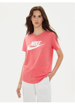 Nike T-Shirt DX7906 Różowy Regular Fit ze sklepu MODIVO w kategorii Bluzki damskie - zdjęcie 182724204