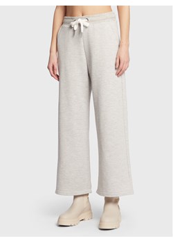 United Colors Of Benetton Spodnie dresowe 39KRDF00F Szary Relaxed Fit ze sklepu MODIVO w kategorii Spodnie damskie - zdjęcie 182724570