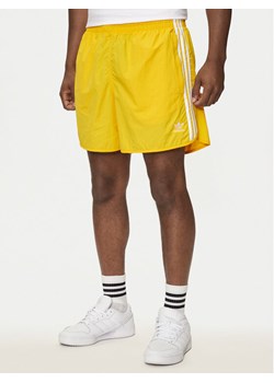 adidas Szorty sportowe adicolor Classics Sprinter IM9418 Żółty Regular Fit ze sklepu MODIVO w kategorii Spodenki męskie - zdjęcie 182724670