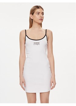 Guess Sukienka codzienna E4GK00 KBP41 Biały Slim Fit ze sklepu MODIVO w kategorii Sukienki - zdjęcie 182725083